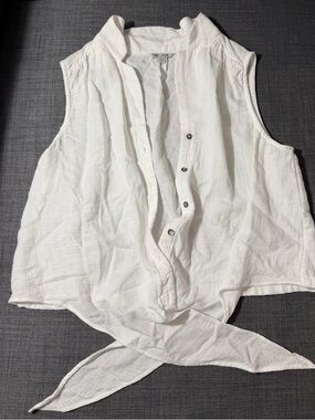 NIC+ZOE White Lightweight Sleeveless Button Front Top